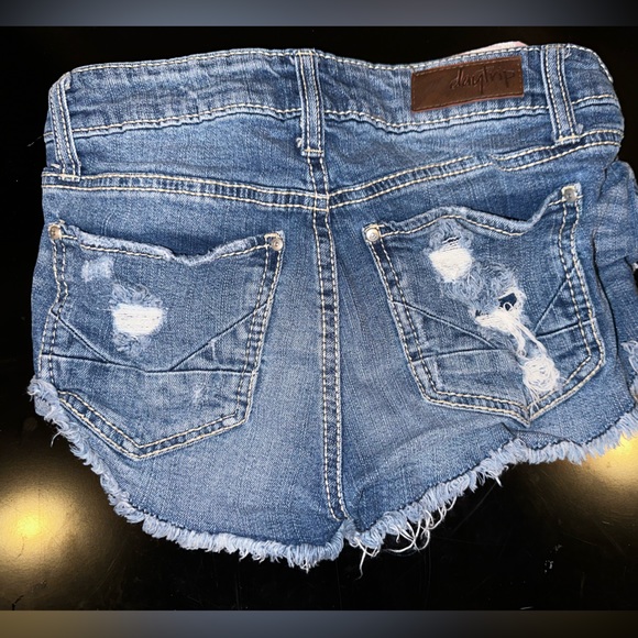 Day trip Shorts - Picture 2 of 3